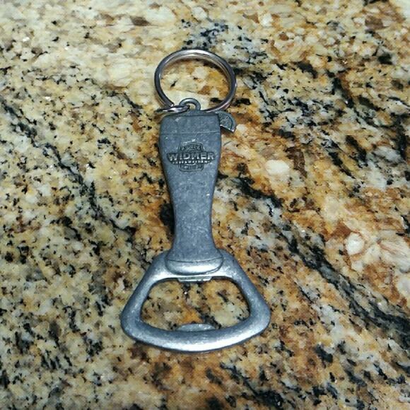WIDMER BROTHERS BEER Keychain Bottle Cap Opener Key Fob OREGON BREWERY Vintage - Picture 2 of 4